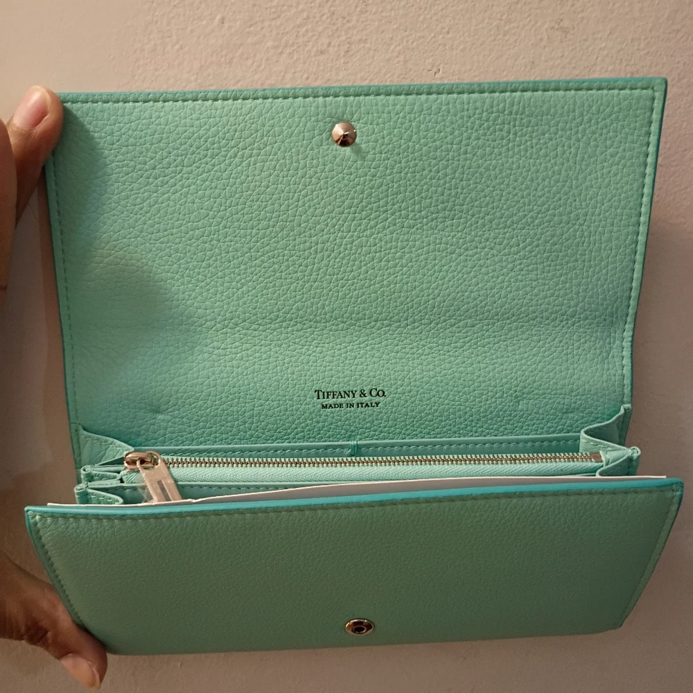 Tiffany & Co. NWOT, Women's, Continental Wallet, Snap Closure, Color Turquoise - Picture 6 of 16